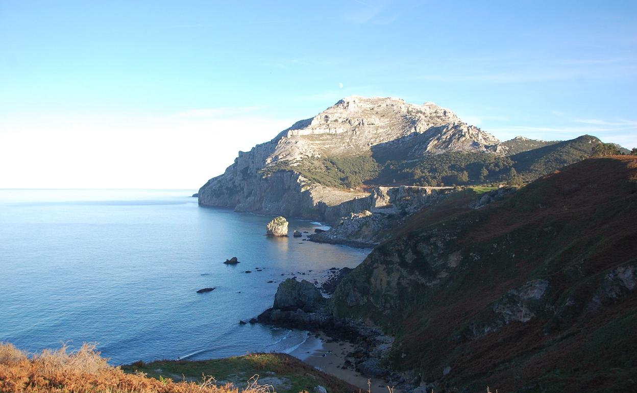 Vista del litoral de la Montaña Oriental Costera.