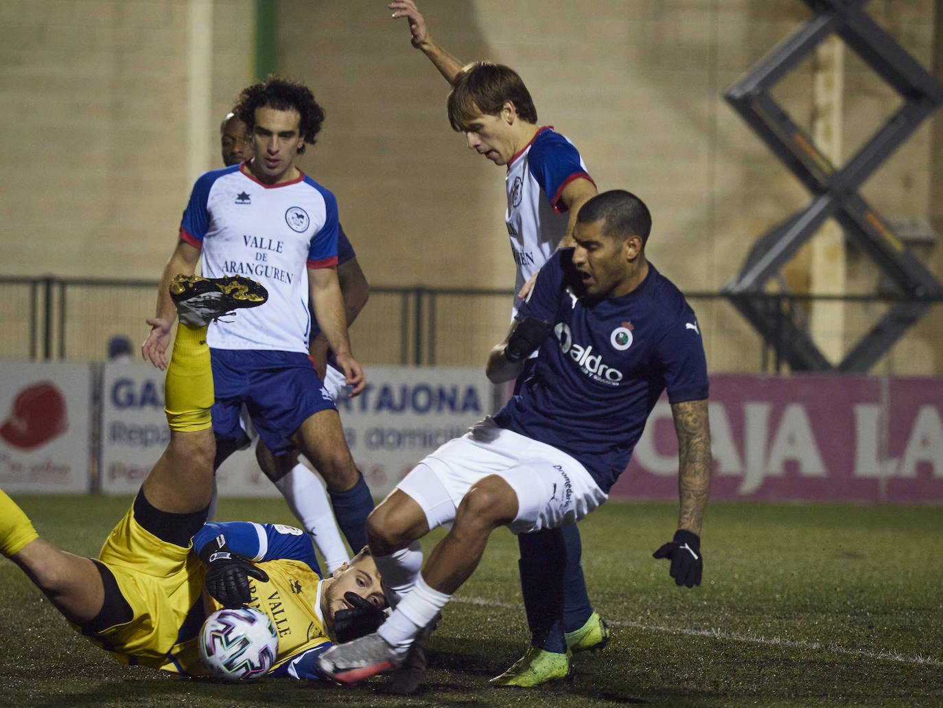 Pésimo partido en el que los verdiblancos apenas han pisado campo rival y no han dispuesto de ocasiones de gol.