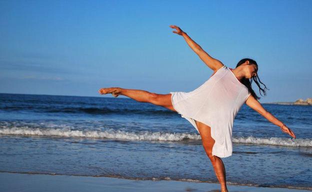 'Burbujas al mar', actividad a través de la danza y el movimiento, estará guiada por Rebeca García Celdrán