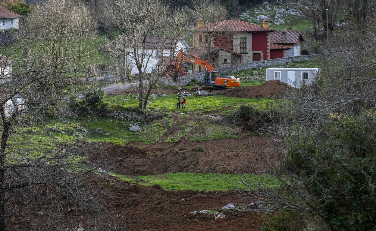 Las excavadoras han iniciado el movimiento de tierras en la zona donde se ubicará el centro de interpretación.