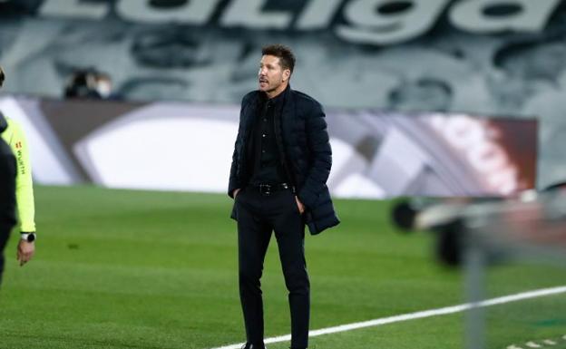 Simeone, durante el derbi ante el Real Madrid. 