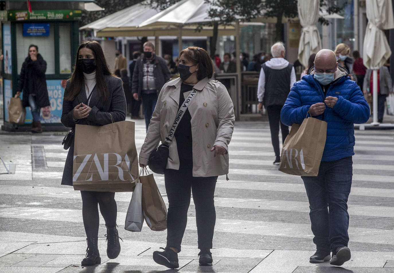 La Navidad está a la vuelta de la esquina y mucha gente aprovecha estos días para realizar compras y quedar en terrazas