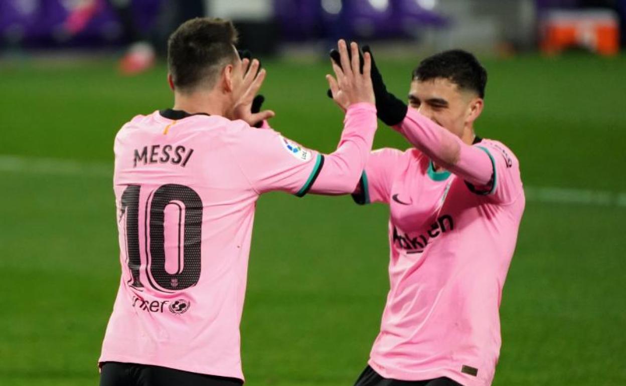 Messi y Pedri celebrando un gol en Valladolid