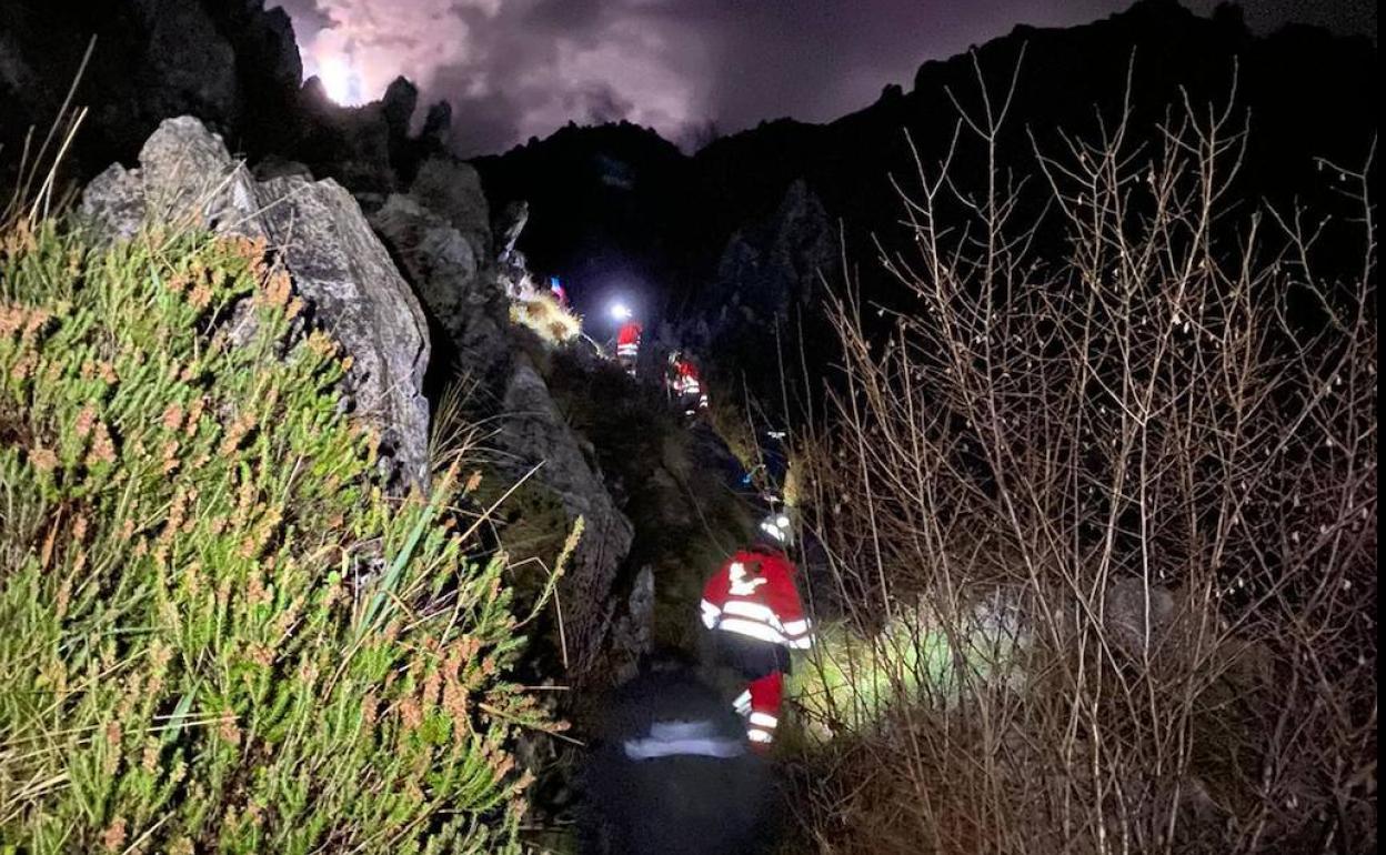 Rescatan en plena Nochebuena a una familia de Madrid perdida en una ruta en Miera