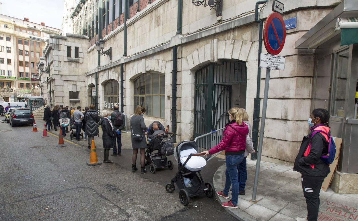 La calle El Mercado, que estos días registra colas para entrar a comprar, será totalmente reformada.