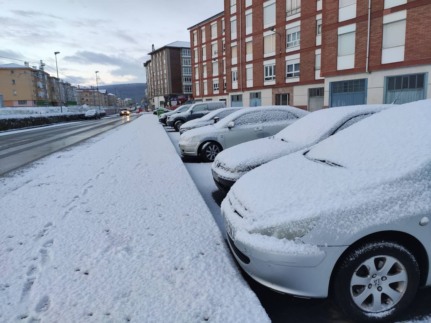 Reinosa y Matamorosa han amanecido cubiertas de hielo y nieve este martes.