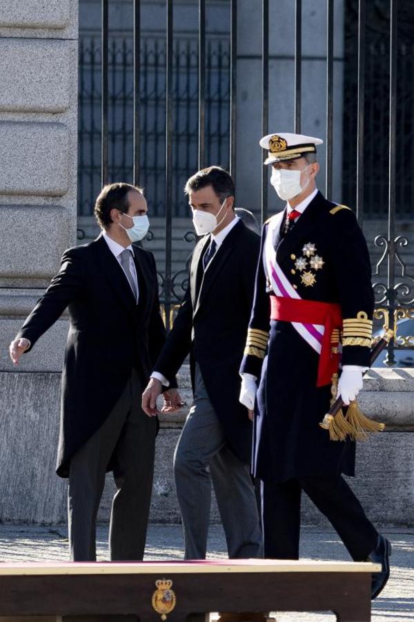 El presidente del Gobierno y el jefe del Estado durante el homenaje a las Fuerzas Armadas.