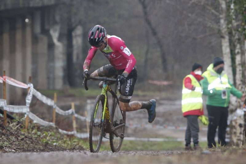 El cántabro Gonzalo Inguanzo (Teika) se quedó fuera del podio en la prueba para la categoría sub-23 del Campeonato de España que se celebra en el circuito de El Patatal, en Torrelavega.