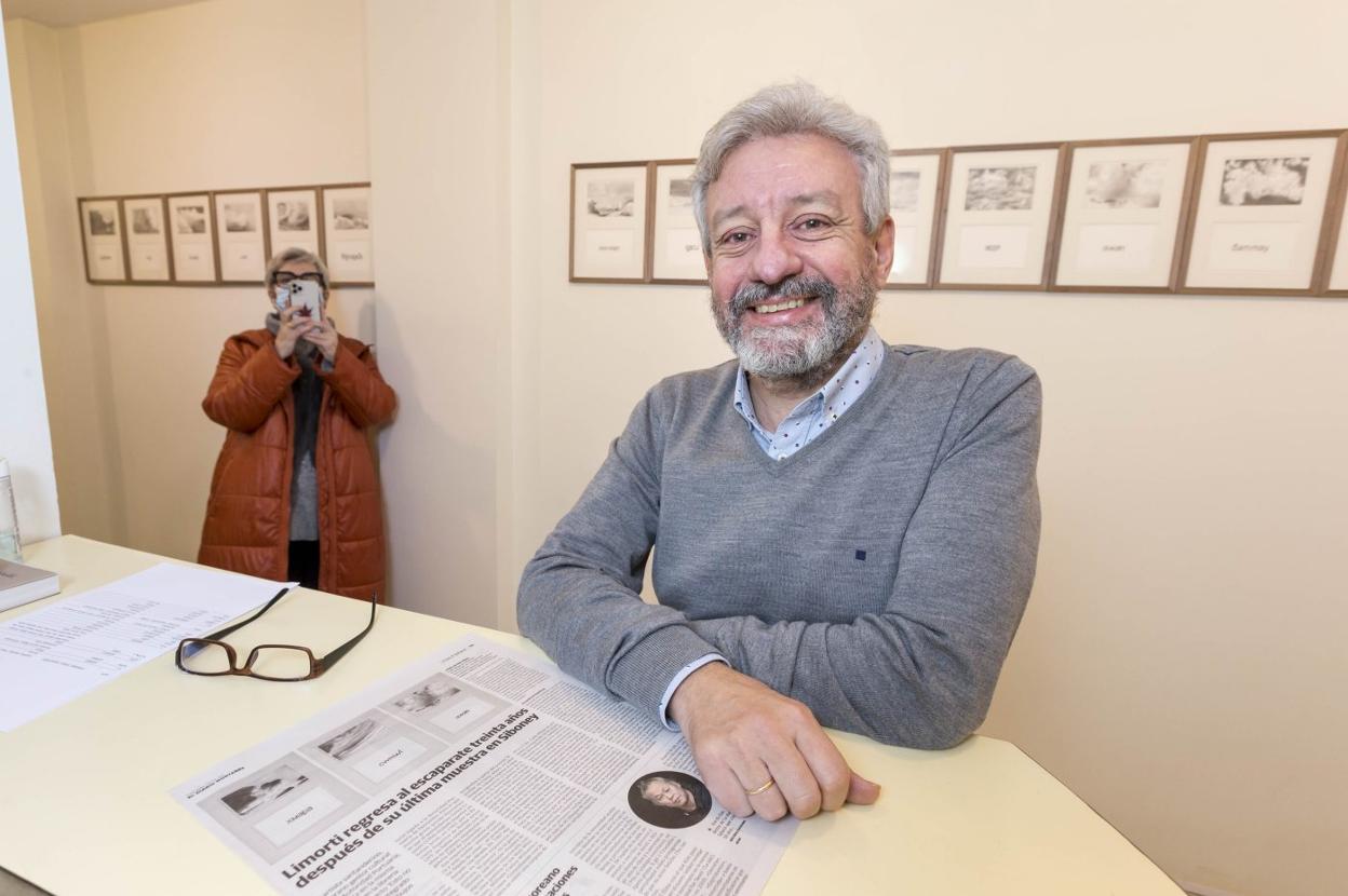 Carlos limorti reúne en Siboney su particular catálogo de nubes en su regreso expositivo. 