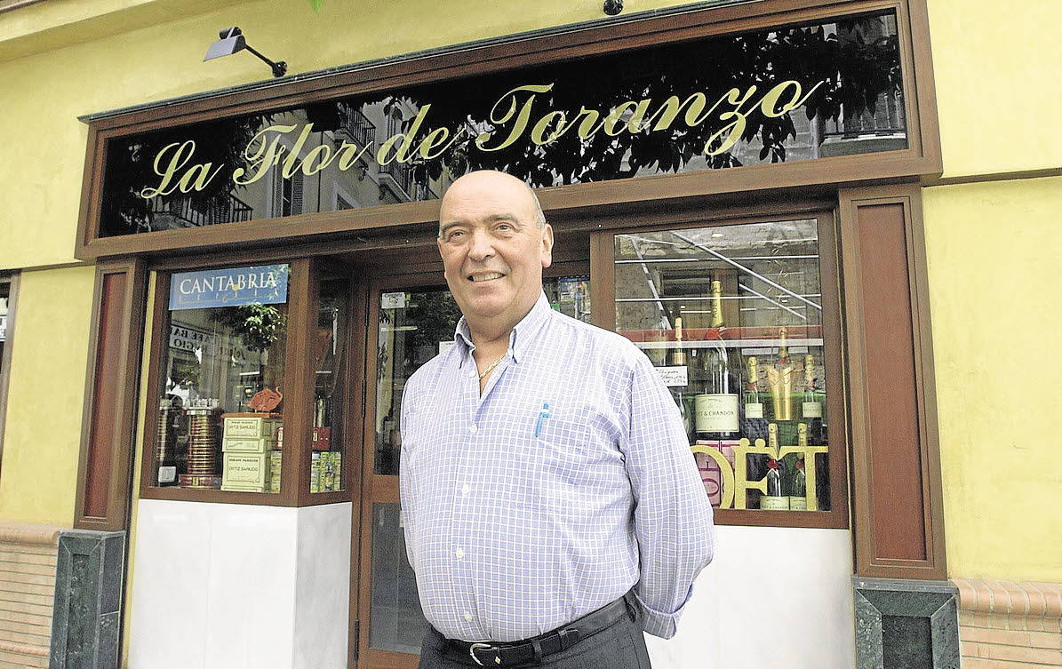 Imagen - Rogelio Gómez, de origen cántabro y gerente del bar 'La Flor deToranzo' en Sevilla. 