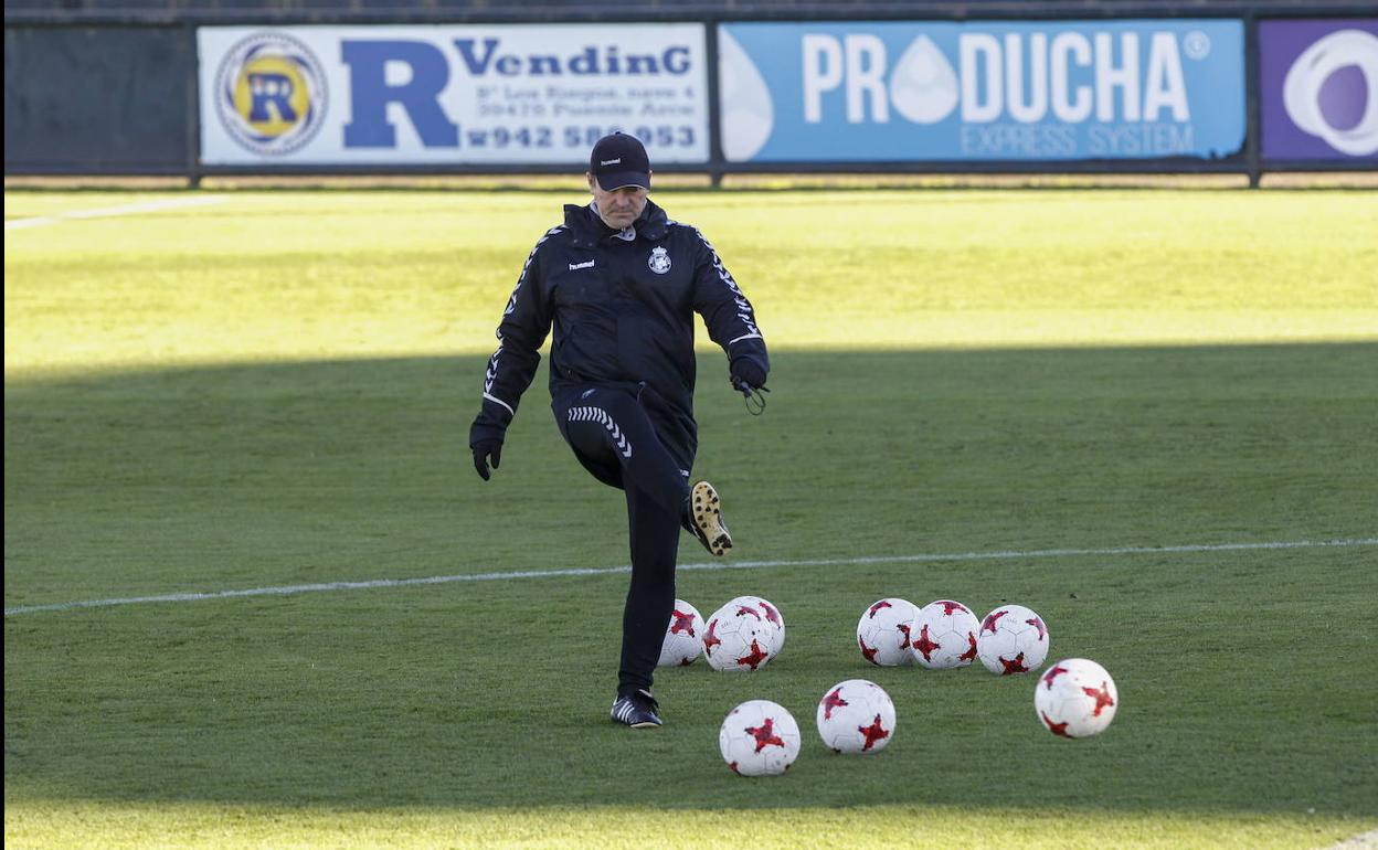 Ángel Viadero, durante su etapa como técnico del Racing.