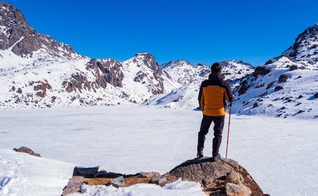 Todo lo que necesitas saber para disfrutar del senderismo en invierno