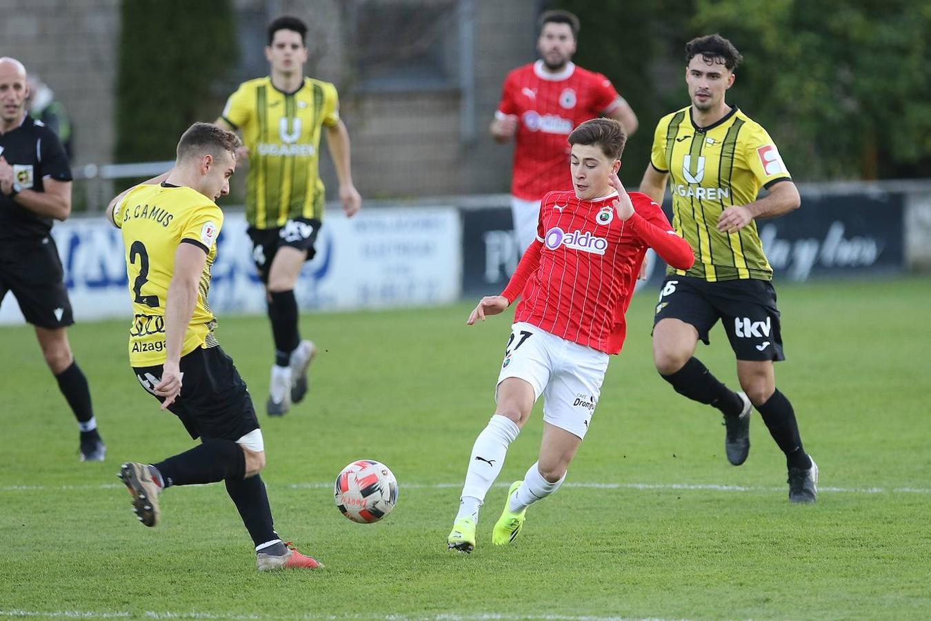 El Racing se impone en La Florida al Portugalete (0-1) gracias al gol de Bustos desde el punto de penalti