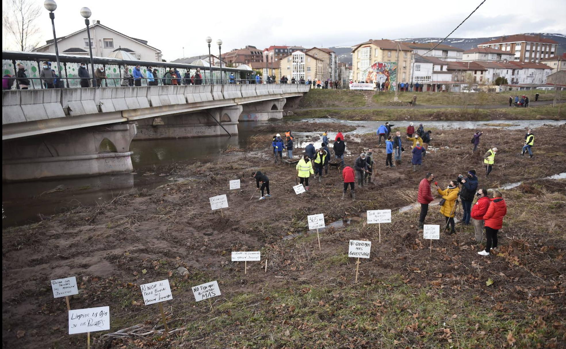 Imagen de la protesta vecinal que tuvo lugar en Reinosa al cumplirse un año de las inundaciones. 