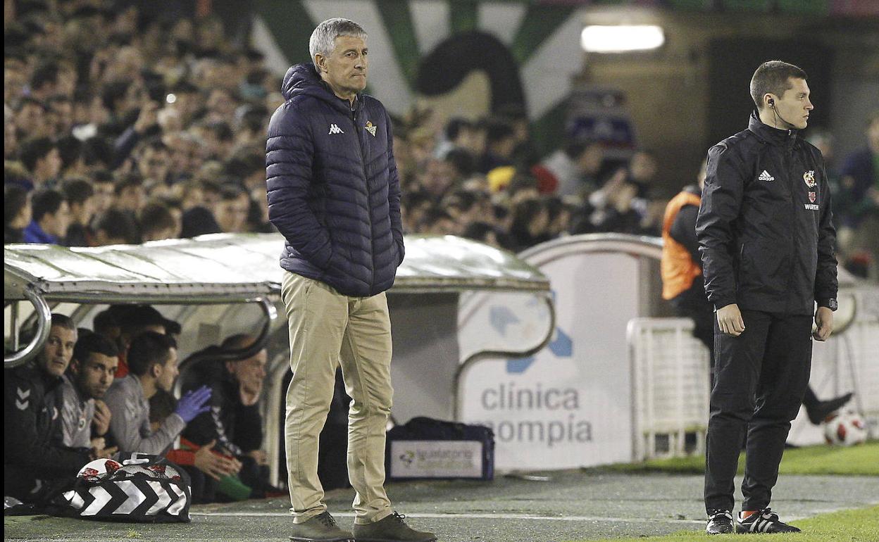 Imagen de archivo de Quique Setién en los Campos de Sport con el Betis. En su primer contacto, antes incluso de que se abriera la posibilidad de la venta, el cántabro era técnico bético. 