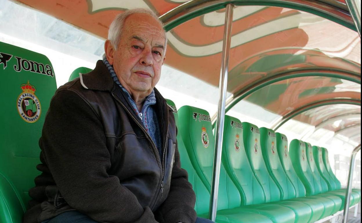 Gonzalo Torre, en una foto de 2008, sentado en el banquillo de El Sardinero.