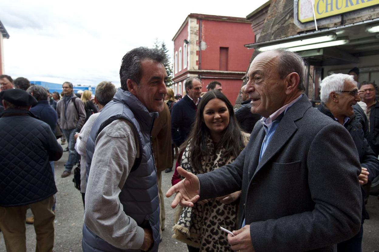 Martín y Marcano, en Torrelavega, en el homenaje que le dio el partido en 2017