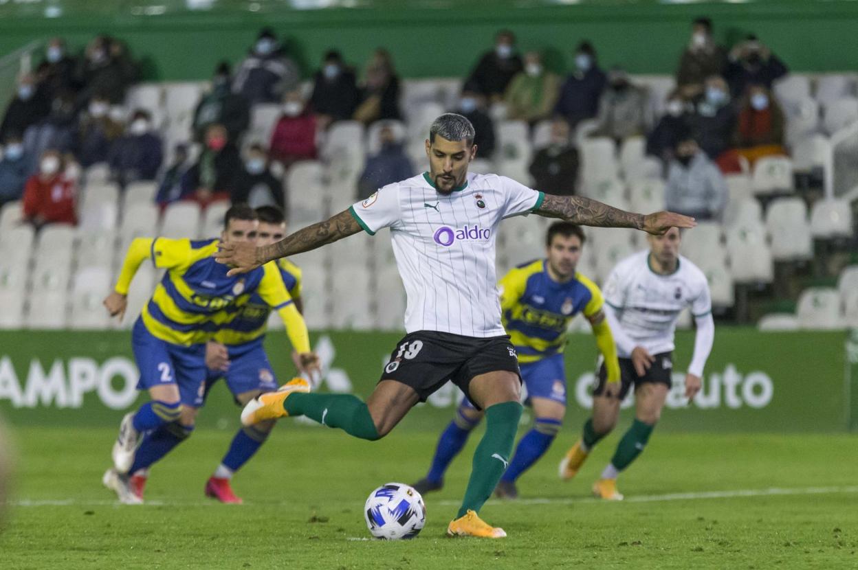 El futuro de Adrián Balboa es incierto. En los diez días que restan hasta el cierre del mercado, todo puede pasar. 