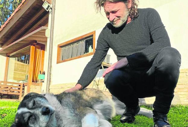 Quique González: «La pérdida de un animal duele profundamente»