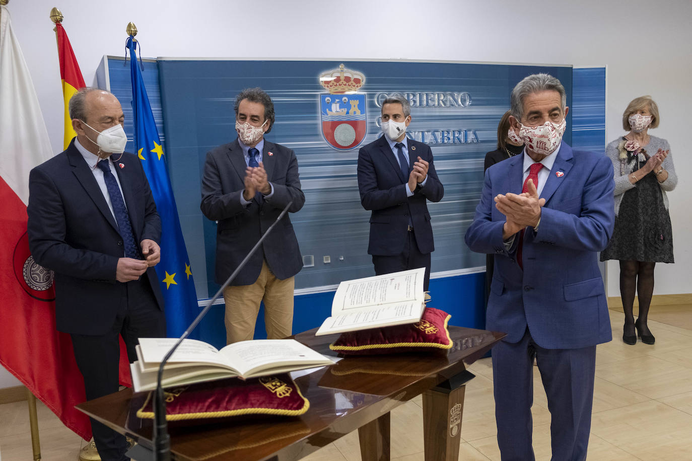 Francisco Javier López Marcano es consejero del Gobierno de Cantabria por quinta vez. El exalcalde de Torrelavega vuelve al Ejecutivo después de superar sin mácula judicial los cinco procesos en los que estaba envuelto y que le obligaron a retirarse de la vida política durante casi seis años