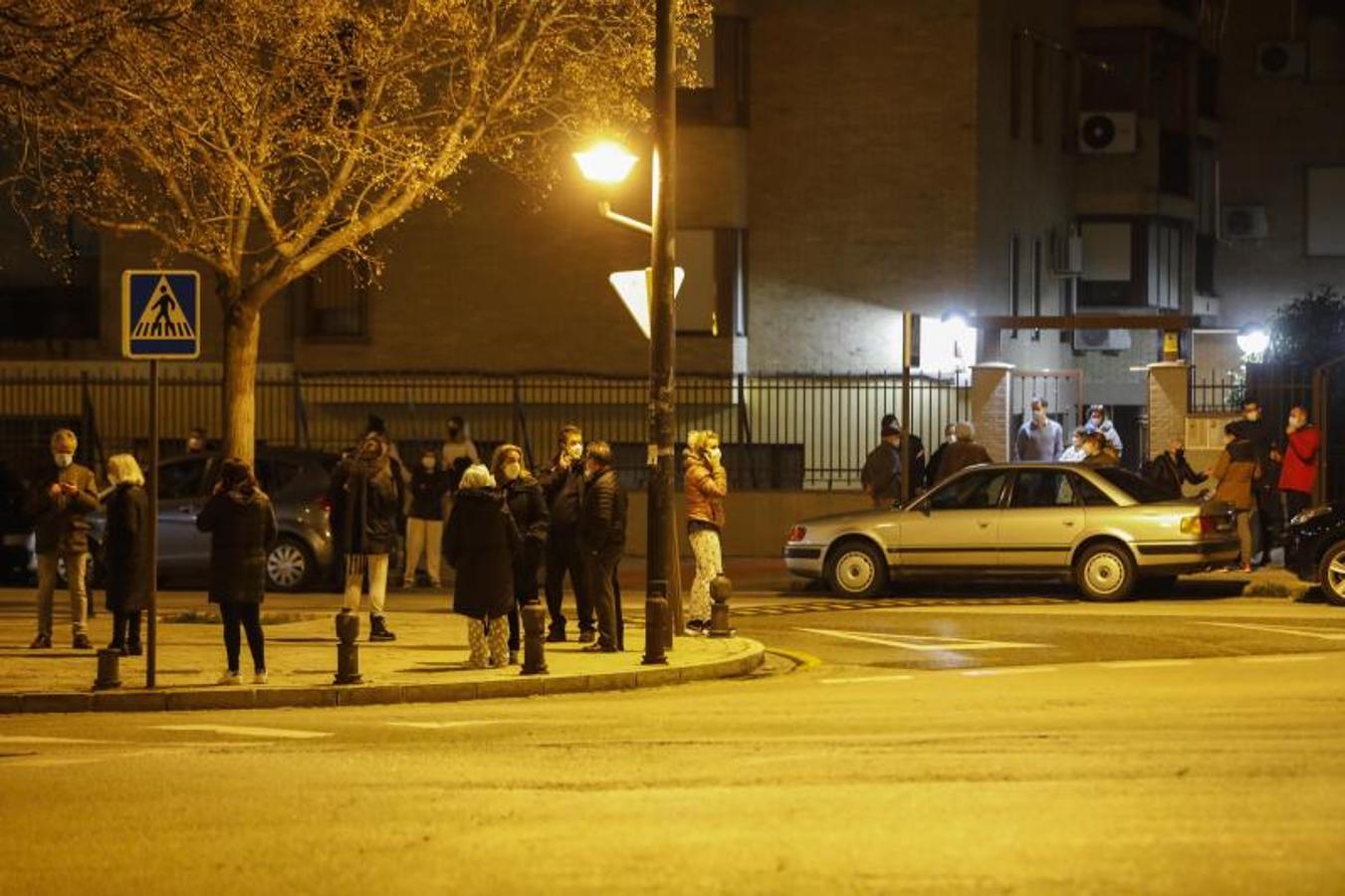 En la fotografía vecinos del barrio Zaidin- Vergeles