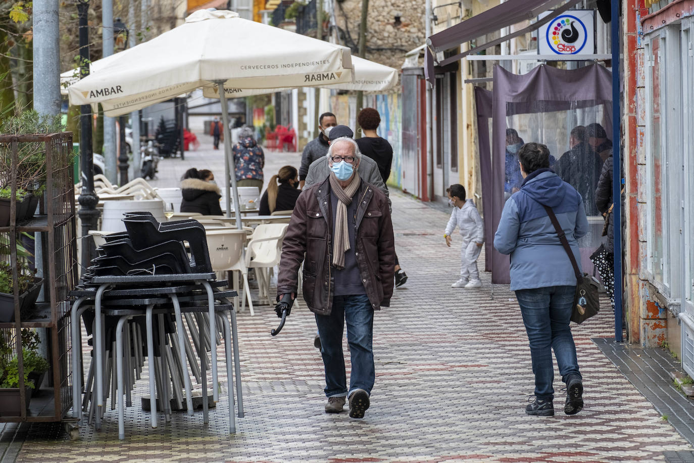 Los vecinos de Laredo inician 14 días cerrador perimetralmente y con los comercios y la hostelería cerrados