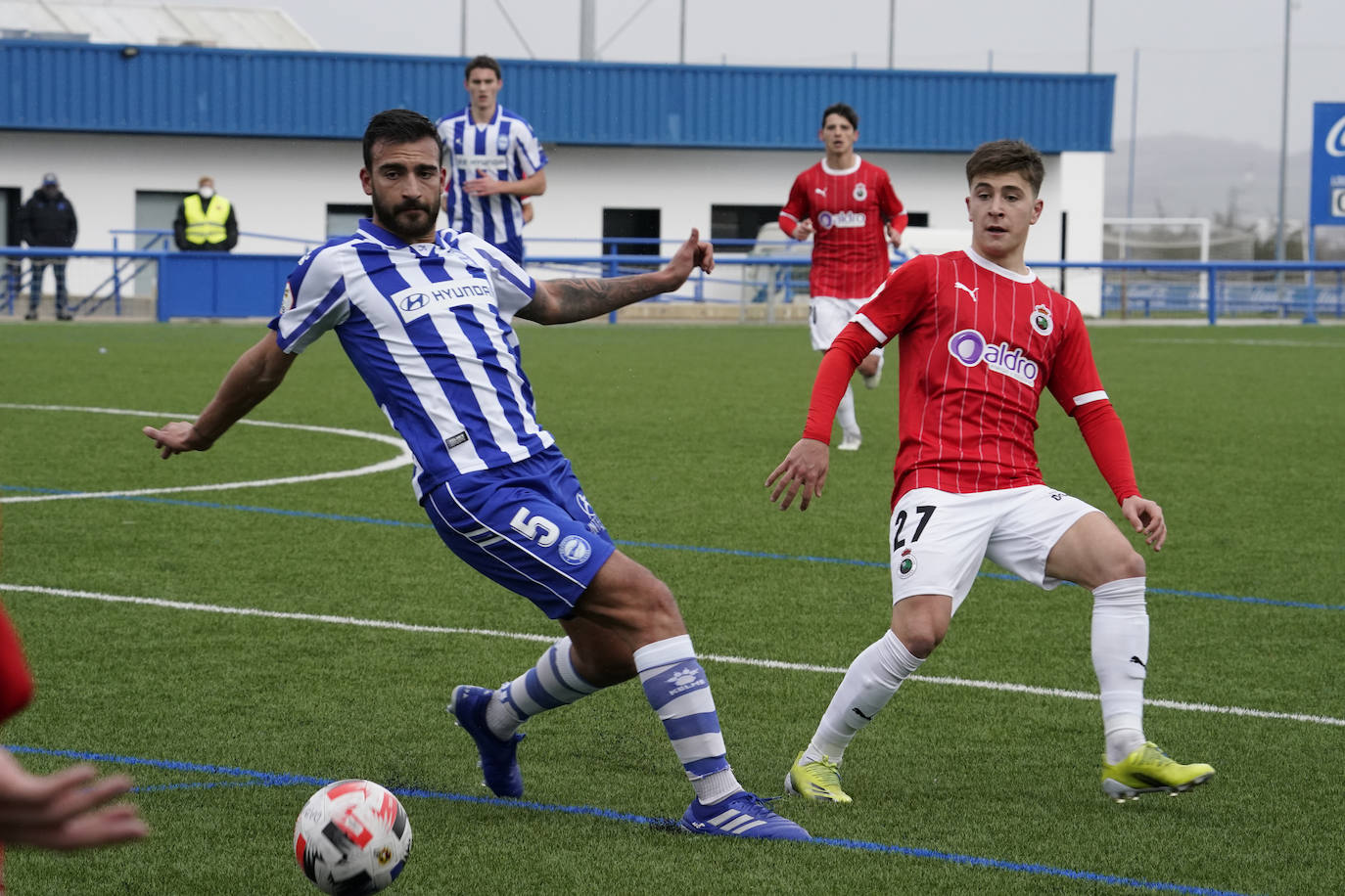 El Racing golea al Alavés B, en la segunda victoria de Solabarrieta como entrenador.