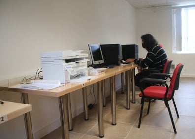 Imagen secundaria 1 - La biblioteca sin estrenar de Riotuerto