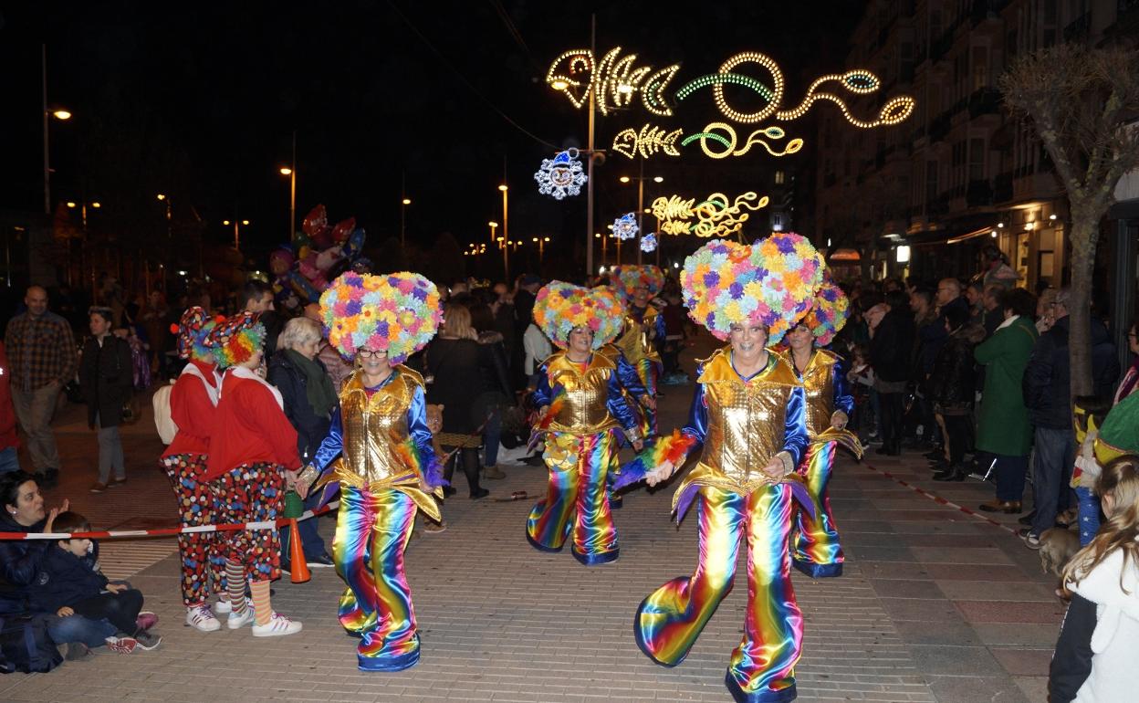 Imagen de archivo del desfile y la iluminación del Carnaval castreño.