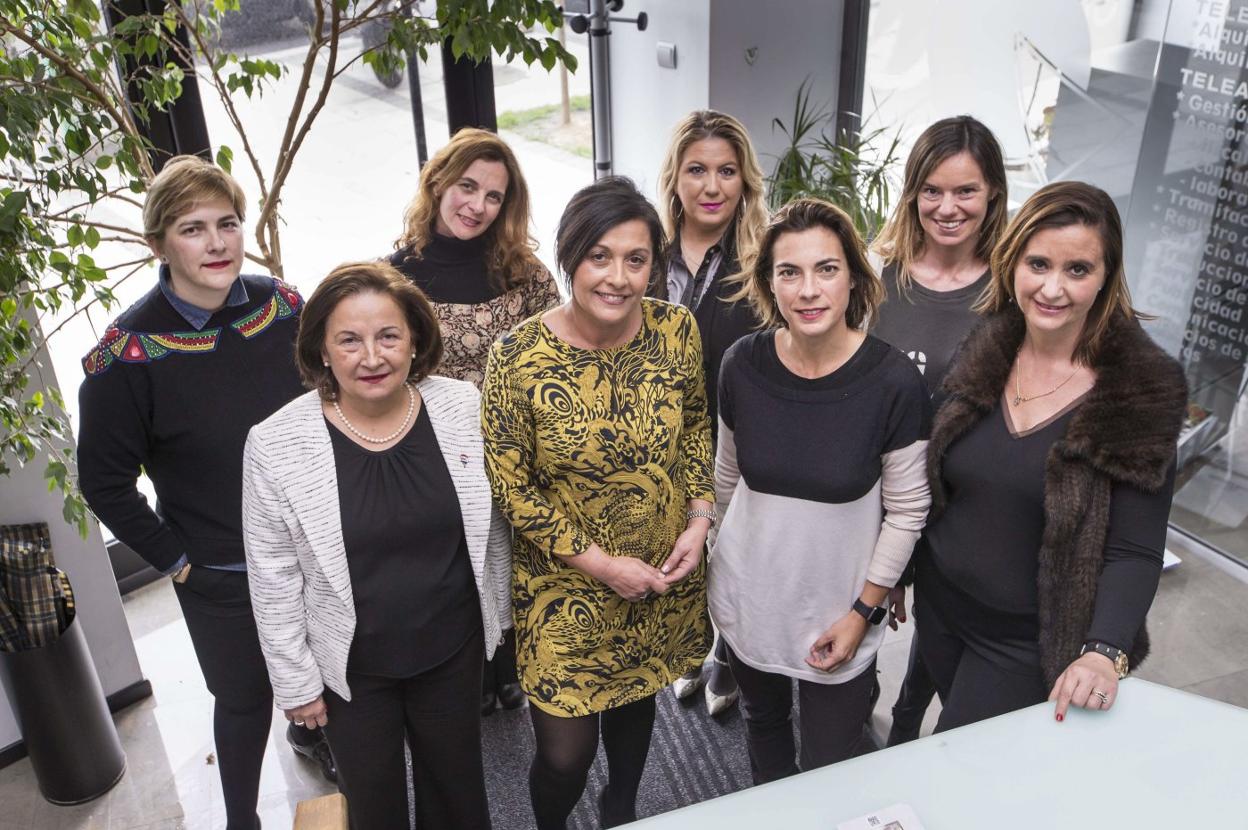 Junta Directiva de la Asociación de Mujeres Empresarias de Cantabria (Admec). roberto ruiz