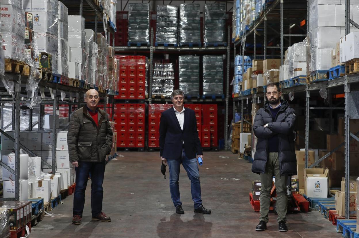 De izquierda a derecha, Jesús Igareda (Bodegas Igarmi), Rafael Pérez (Diprimar) y Borja Peredo (Argumosa-Benorsa)