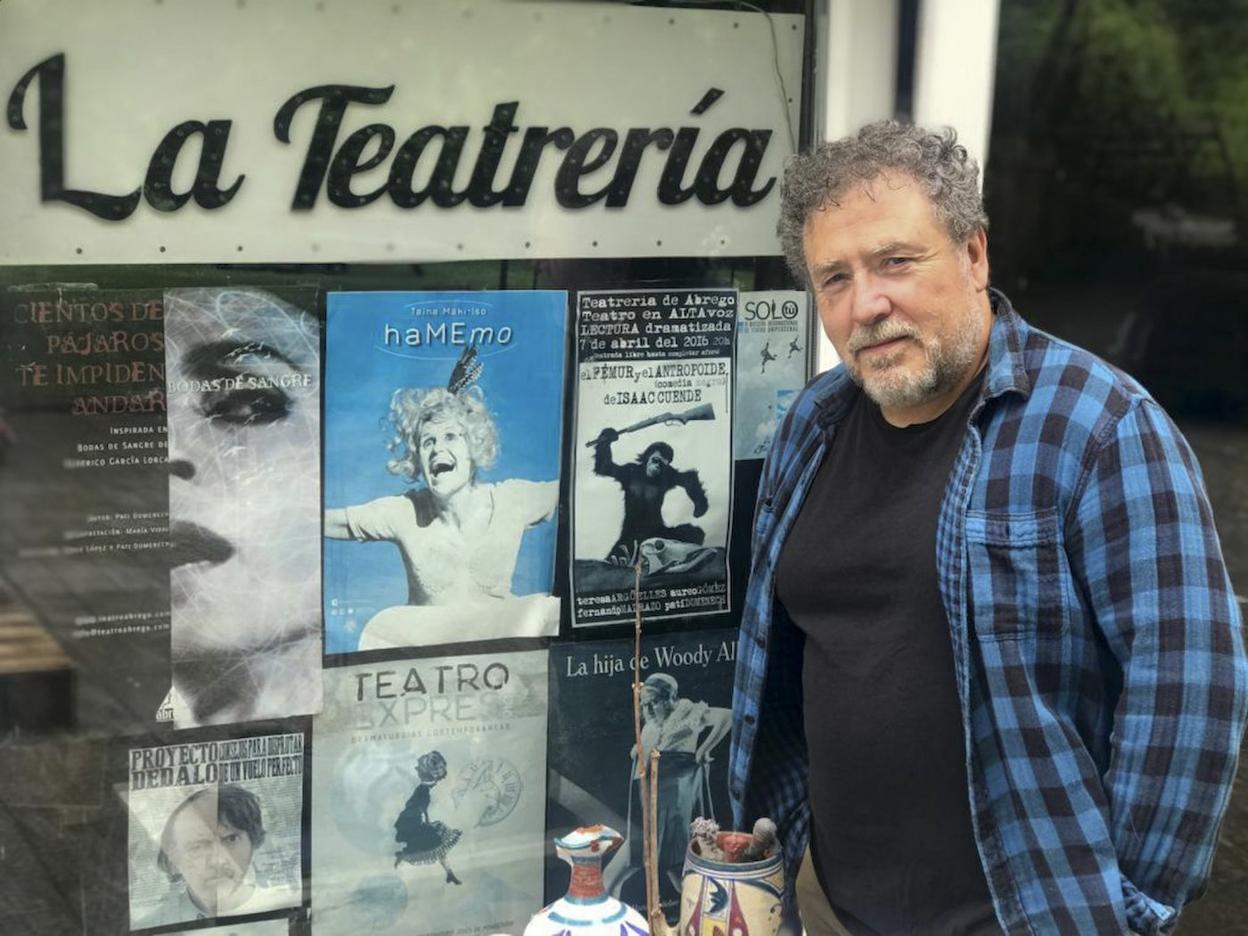 Pati Domenech, en la puerta de La Teatrería que ayer viernes recuperó la actividad escénica. 