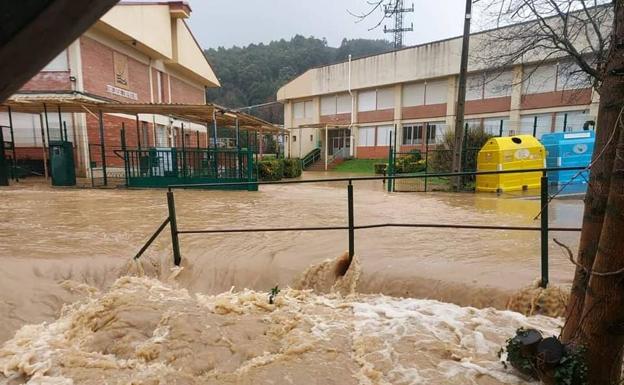 Desbordamiento del arroyo de Sámano.