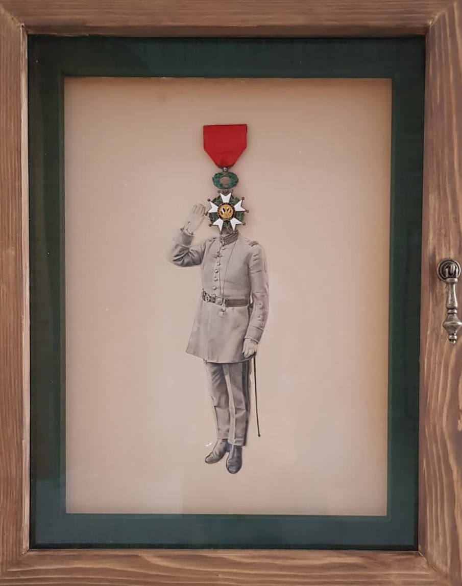 Imagen - 'Condecoración con soldado', obra de Teresa Vivas. 