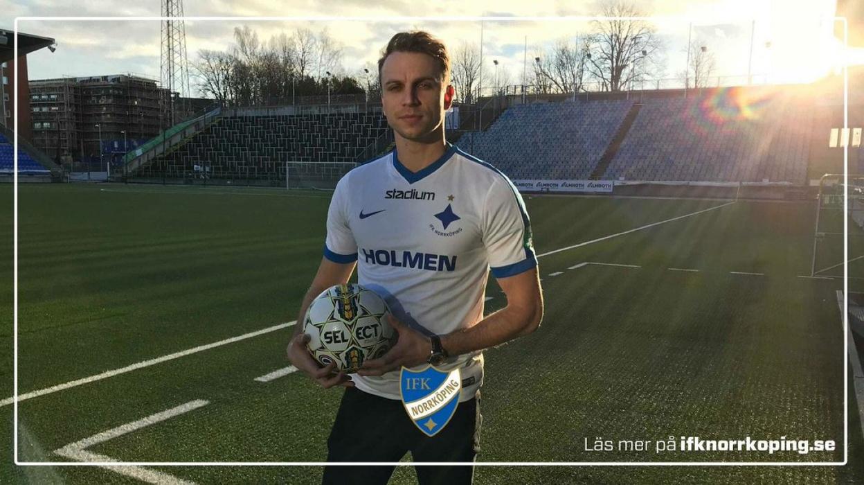 Lars Gerson posa con la camiseta del Norrkoping de la Liga sueca. 