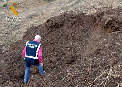 Imagen secundaria 1 - Voladura de una bomba de la Guerra Civil en San Pedro del Romeral