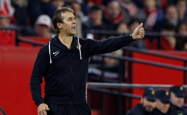 Julen Lopetegui, durante un partido en el Sánchez Pizjuán.. 