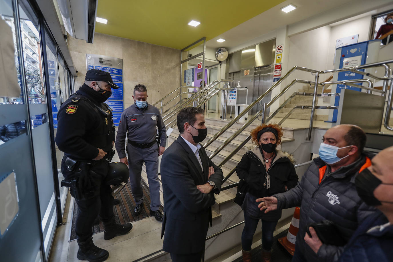 Fotos: Los platos rotos de los hosteleros frente a Sanidad