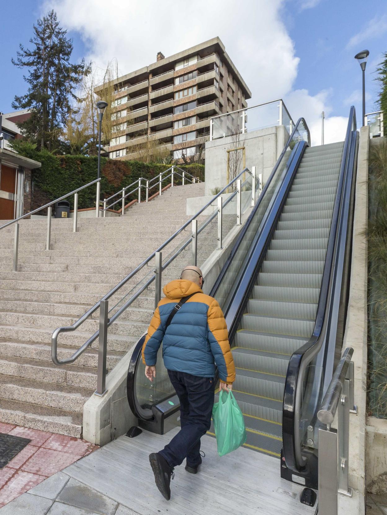 Las escaleras mecánicas de Valdenoja, inauguradas recientemente. 