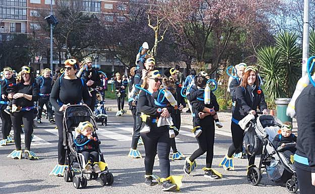 Imagen. El Carnaval de 2020 de Laredo arrancó con un desfile infantil.