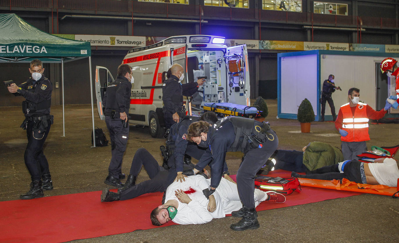 Fotos: Torrelavega, de película tras el simulacro policial