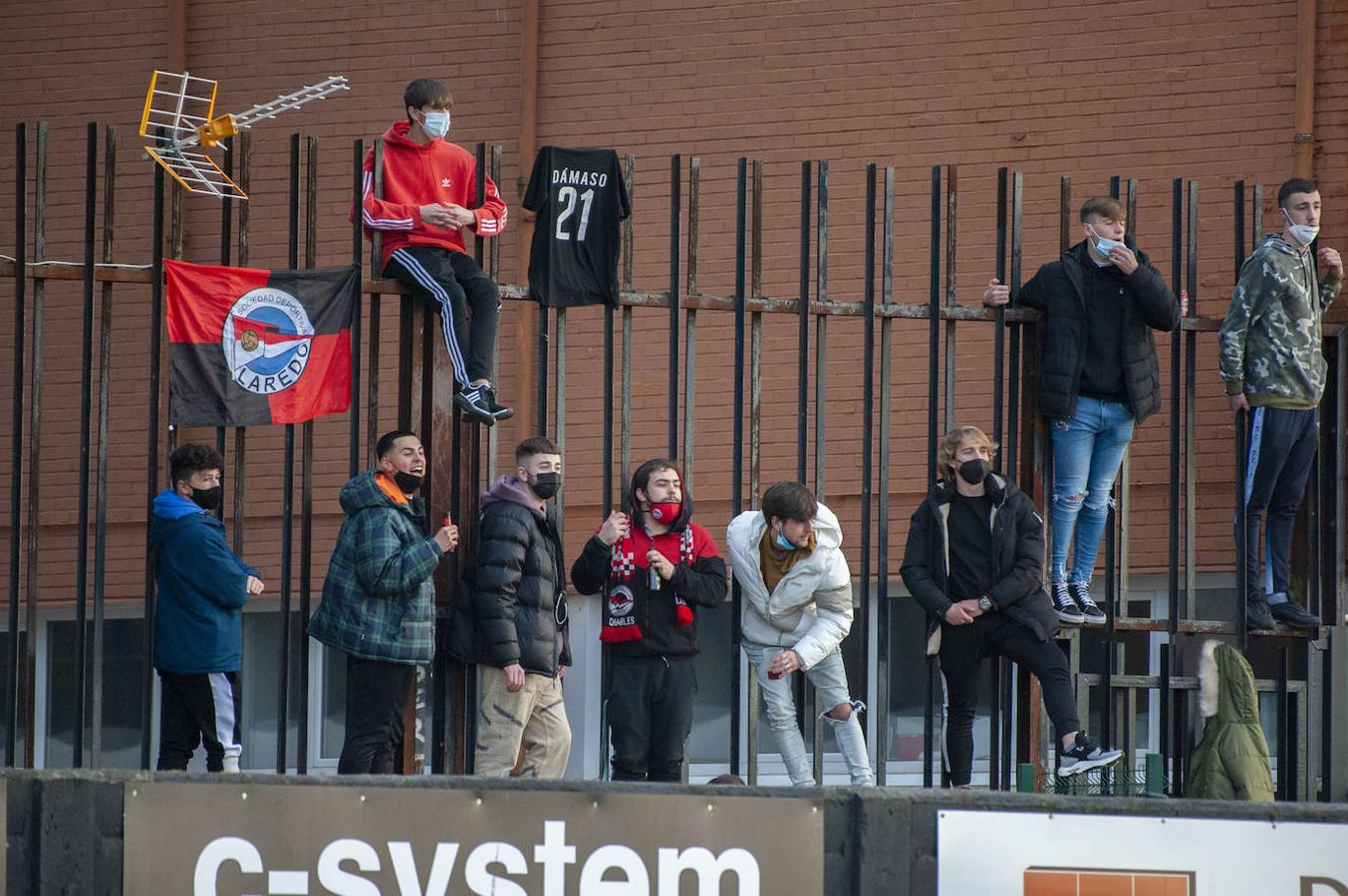 Fotos: El Charles gana por la mínima al Arenas