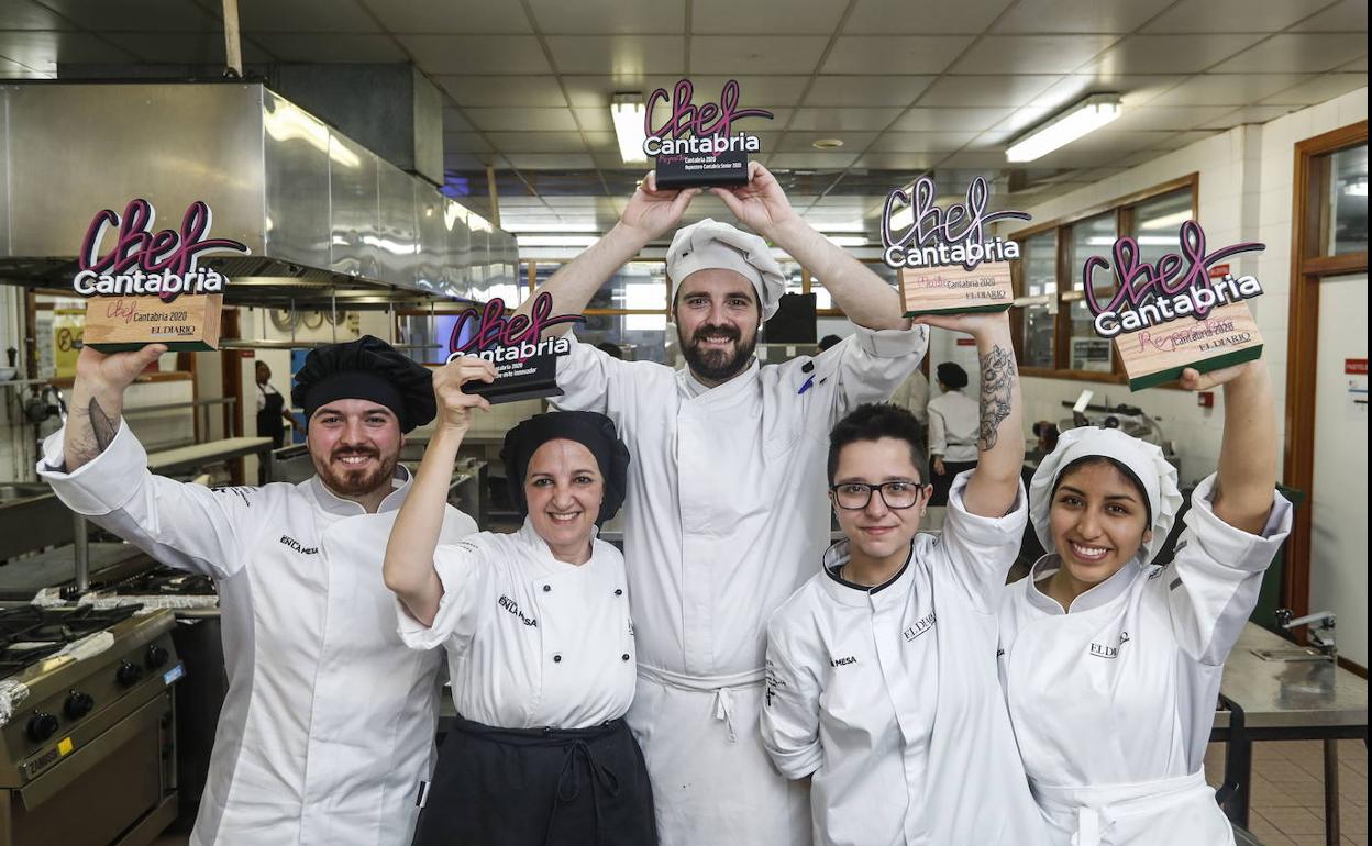 Ganadores del los Chef Cantabria y Chef Repostero 2020 en el IES Peñacastillo. En la foto Alexis Fernández, Chef Cantabria , Ana María Castro Mejor concursante de más de 30 años, Sheila Martín, Maitre Cantabria, y Ana Fiorella Rosales Repostera Cantabria . 