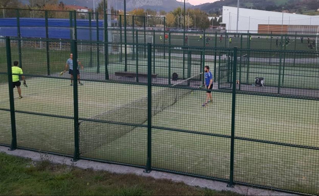 Pisas de padel del complejo municipal deportivo de Los Corrales