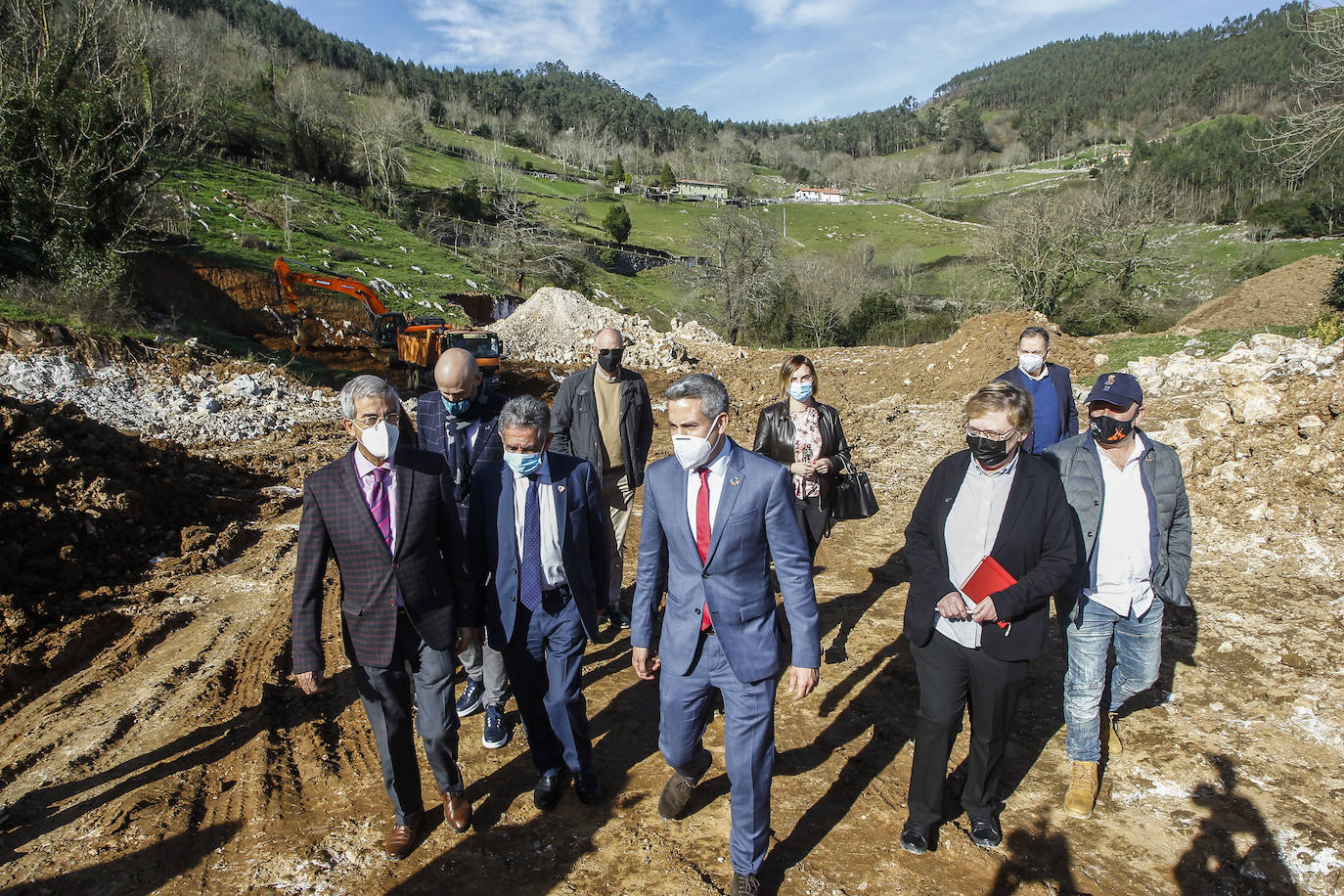 El Gobierno de Cantabria ha iniciado ya las obras de construcción del Centro de Arte Rupestre en Puente Viesgo, que se prevén finalizar en un plazo de 18 meses con un presupuesto de 4 millones de euros. La intención de sus responsables es abrir al público en 2022