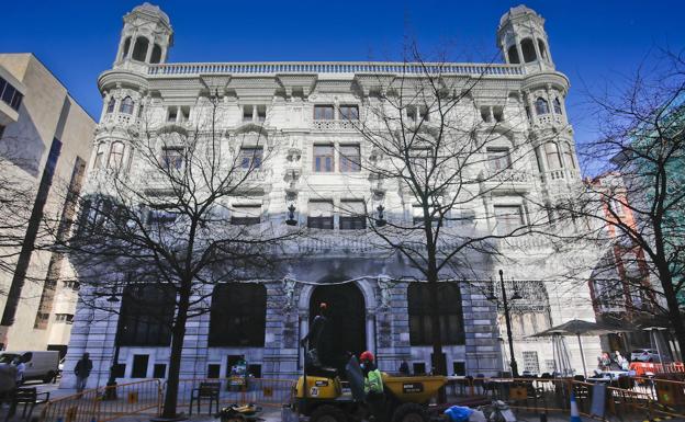 Edificio del Santander en la calle Hernán Cortés