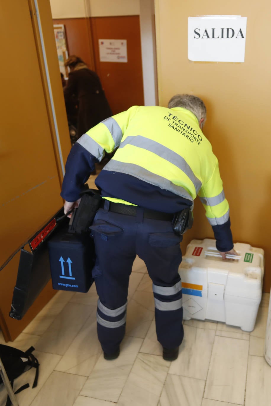 54 pacientes recibieron la primera dosis del inyectable en el ambulatorio de la Avenida de los Castros, en Santander. 