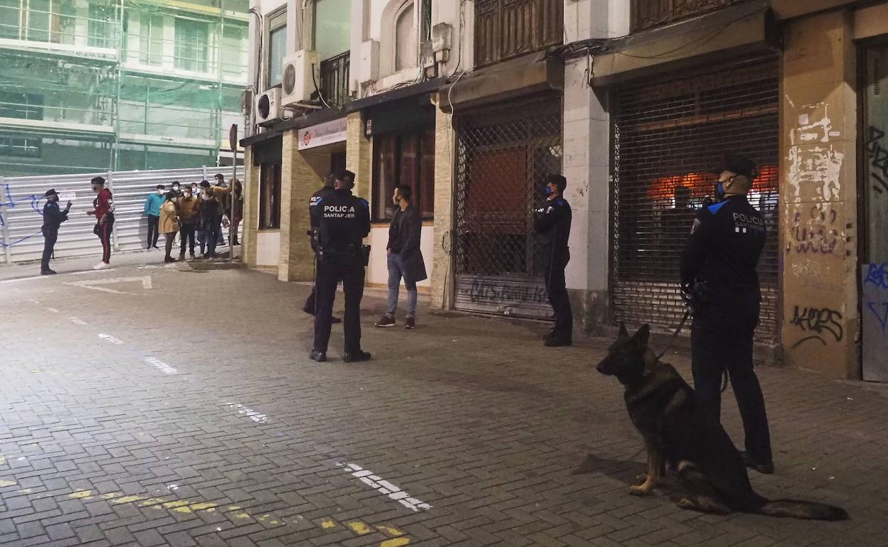 Imagen de archivo de agentes de la Policía Local de Santander