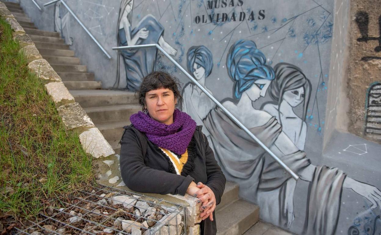 Mar Pajarón, autora del mural bajo el título 'Musas olvidadas' que se inaugura esta semana en El Cabildo junto a la plaza Egipciaca. 