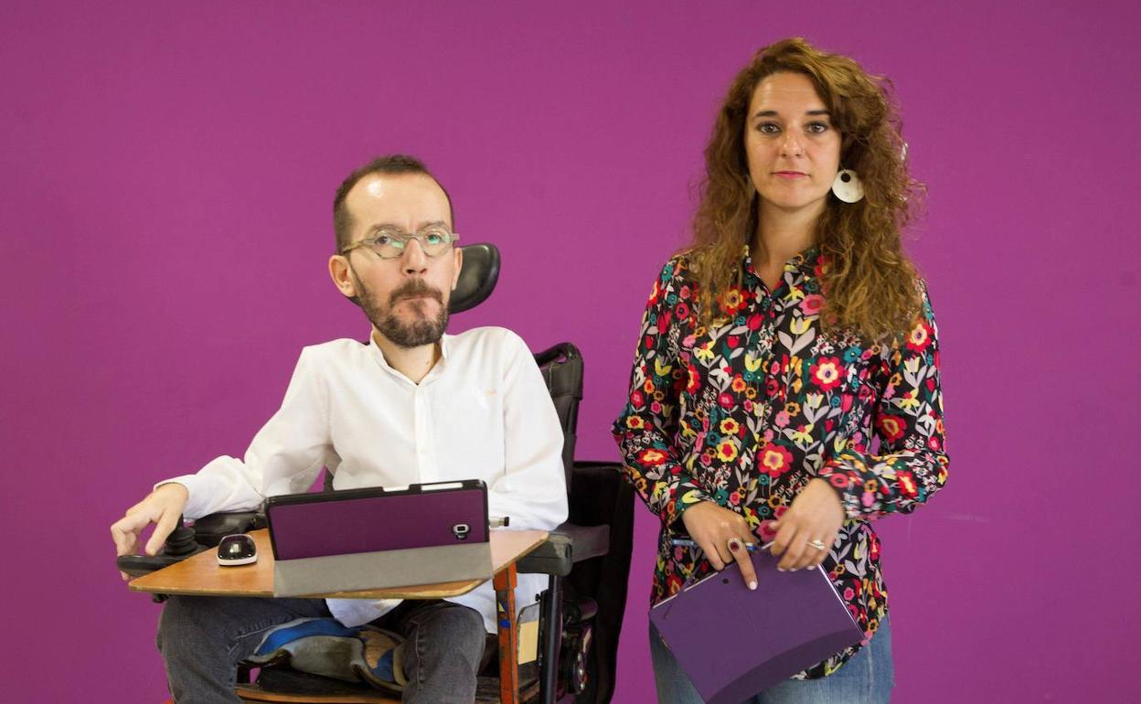 Noelia Vera, junto a Pablo Echenique. 